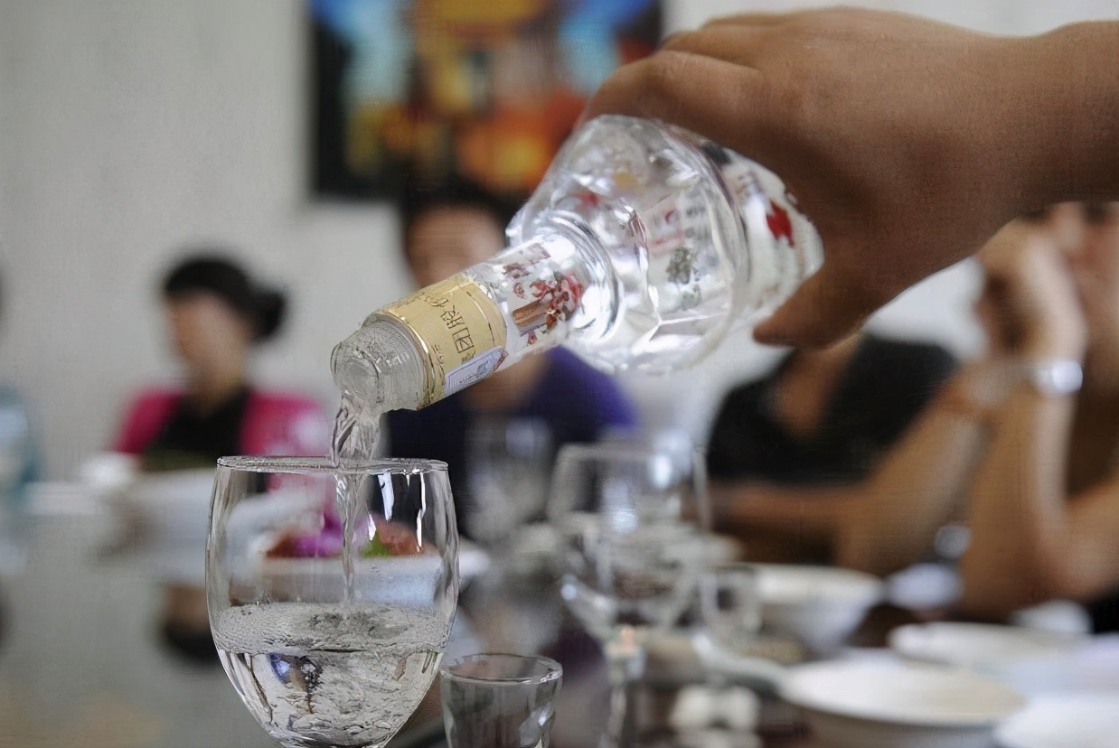 常喝酒，怎样才不伤身？内行人：掌握“3诀窍”，健康又长寿