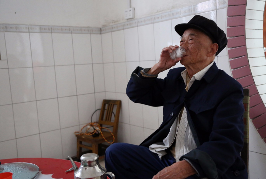 常喝酒，怎样才不伤身？内行人：掌握“3诀窍”，健康又长寿